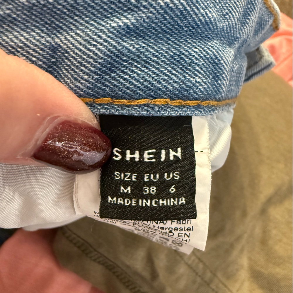 Raw Hem Distressed Denim Light Blue Shorts - Picture 5 of 6